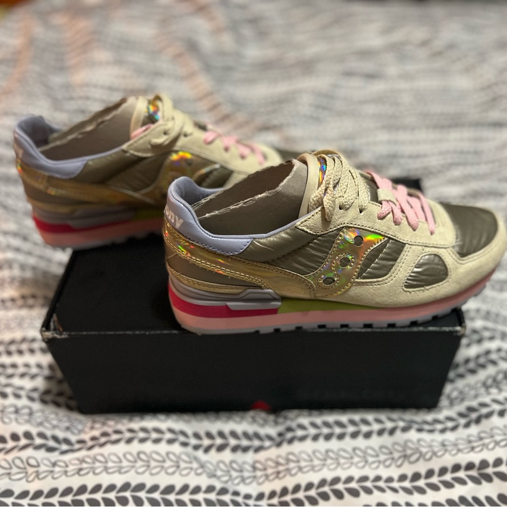 Women Saucony Sneakers